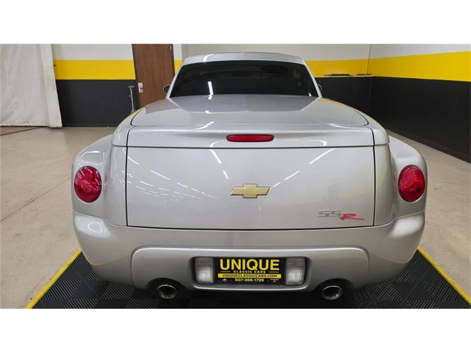 2005 Chevrolet SSR - Image 24 of 31