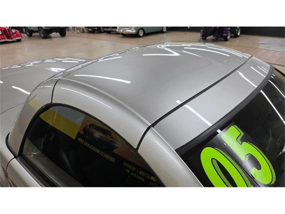 2005 Chevrolet SSR - Image 30 of 31