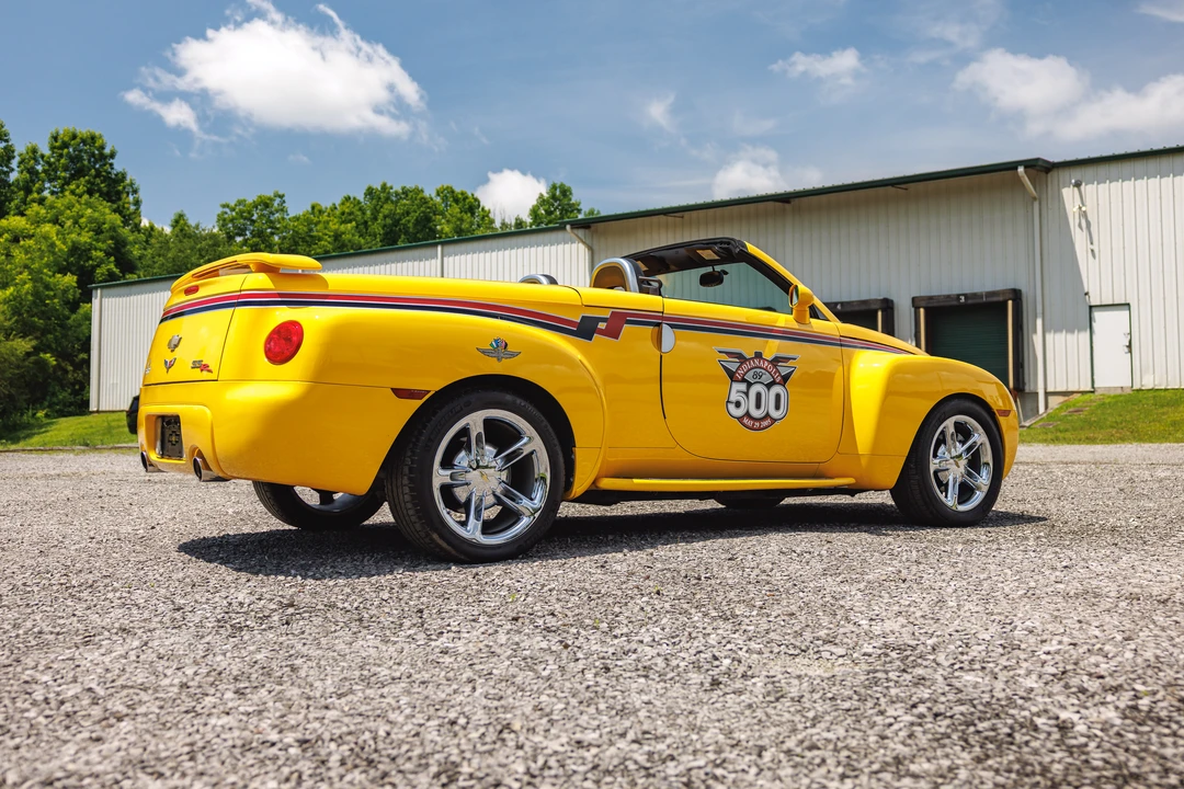 2005 Chevrolet SSR - Image 12 of 31