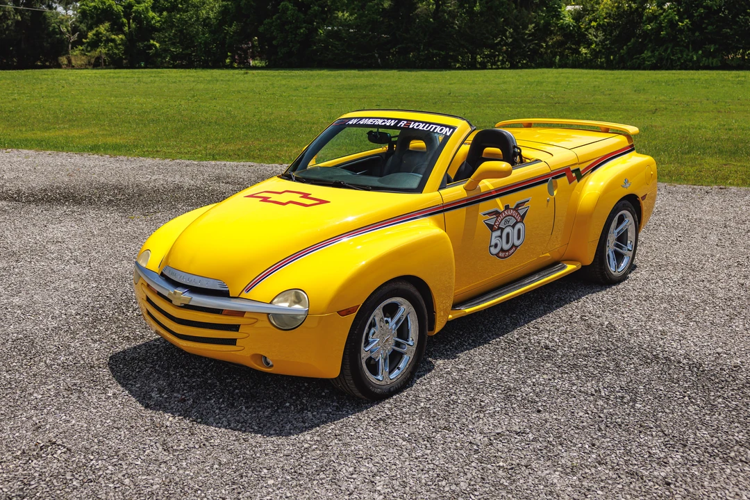 2005 Chevrolet SSR - Image 2 of 31