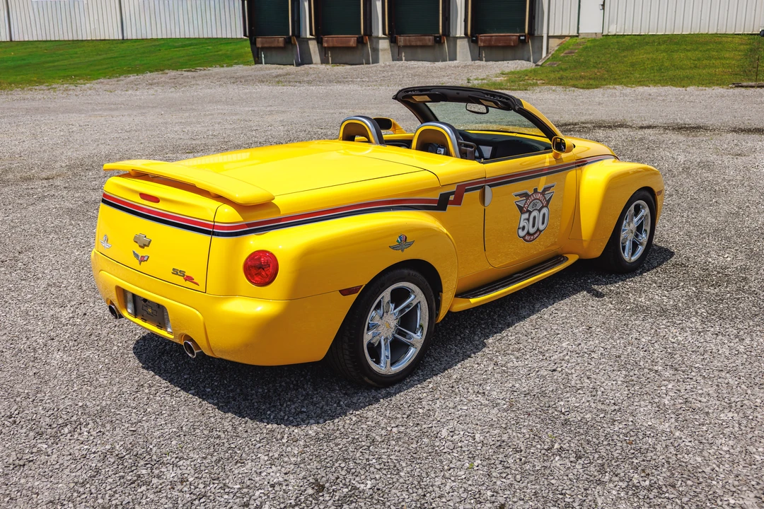 2005 Chevrolet SSR - Image 11 of 31