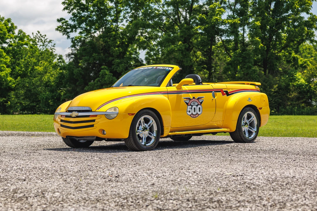 2005 Chevrolet SSR - Image 3 of 31