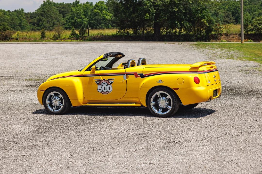2005 Chevrolet SSR - Image 5 of 31