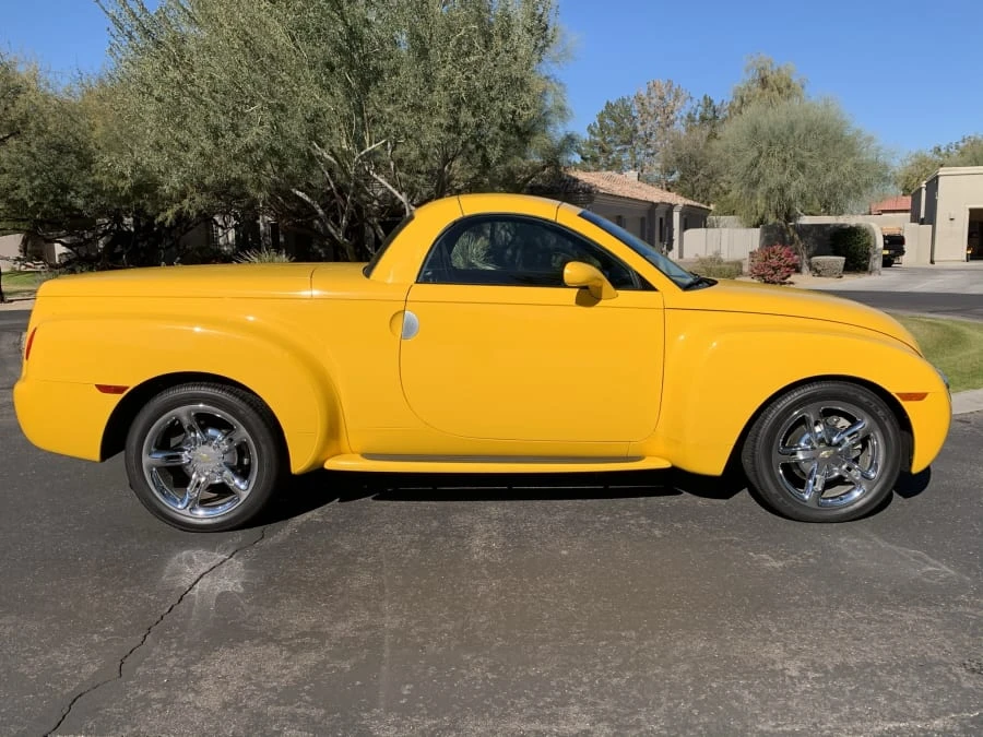 2005 Chevrolet SSR - Image 2 of 17