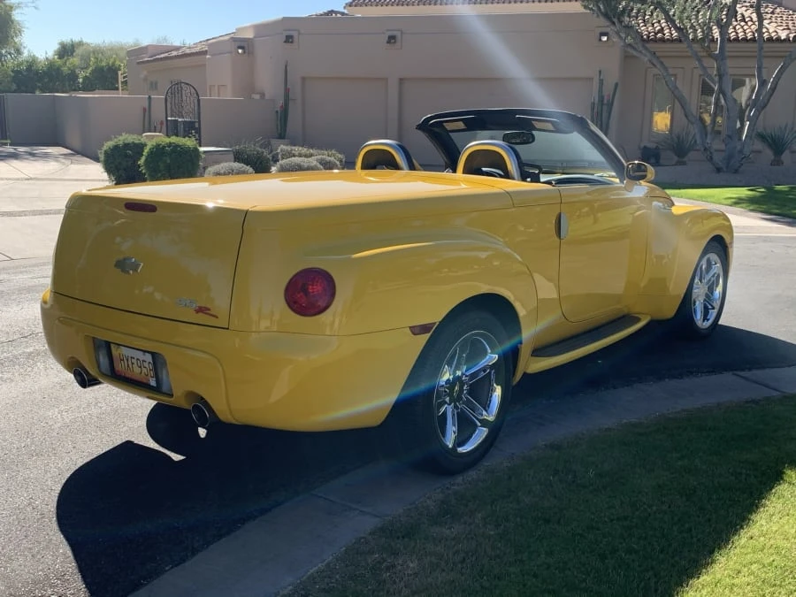 2005 Chevrolet SSR - Image 16 of 17