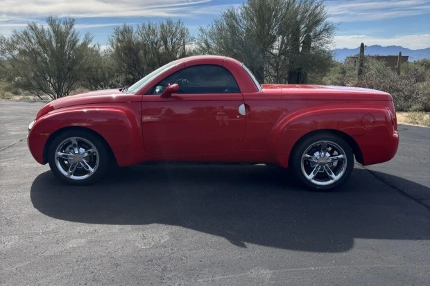 2005 Chevrolet SSR - Image 3 of 7