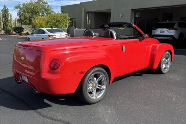 2005 Chevrolet SSR - Image 2 of 7