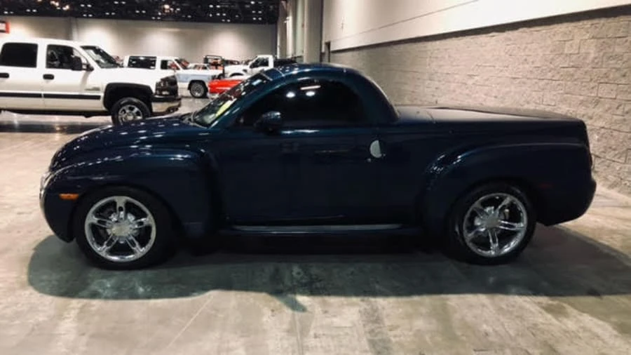 2005 Chevrolet SSR - Image 11 of 13