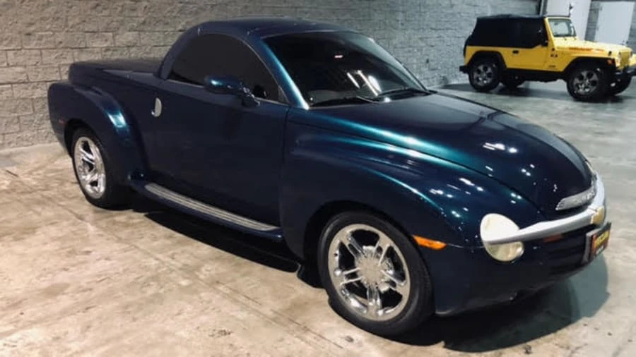 2005 Chevrolet SSR - Image 12 of 13