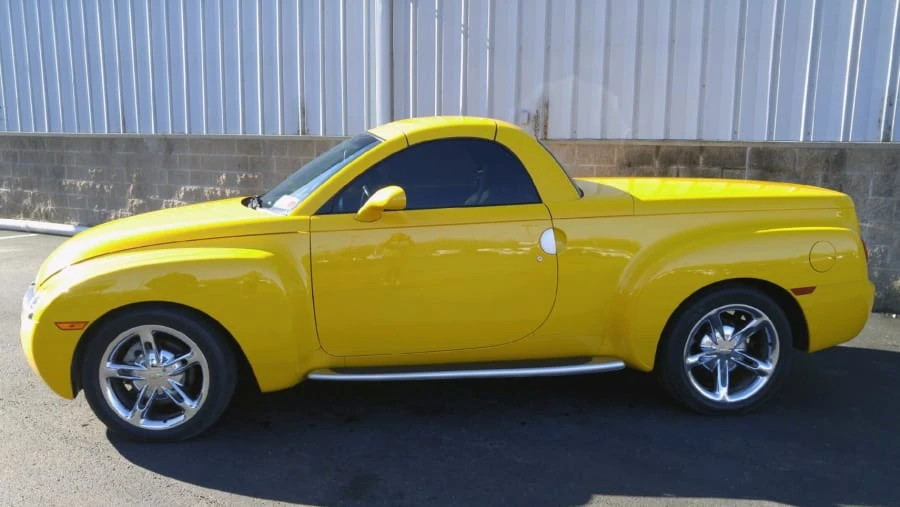 2005 Chevrolet SSR - Image 2 of 3