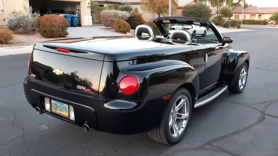 2005 Chevrolet SSR - Image 2 of 6