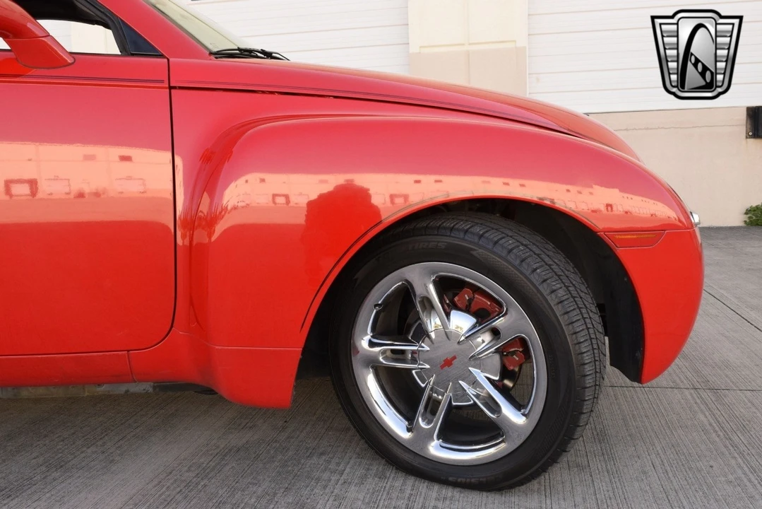 2005 Chevrolet SSR - Image 15 of 21