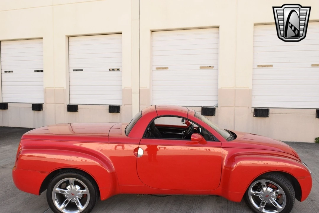 2005 Chevrolet SSR - Image 9 of 12