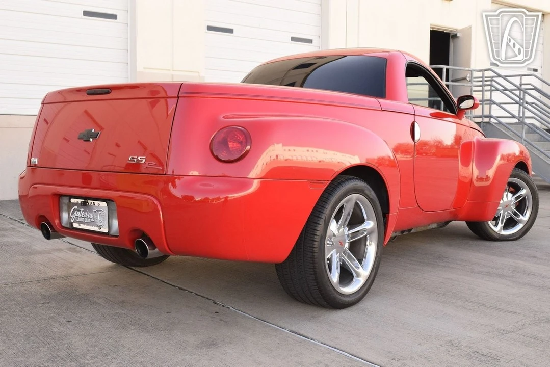 2005 Chevrolet SSR - Image 26 of 31