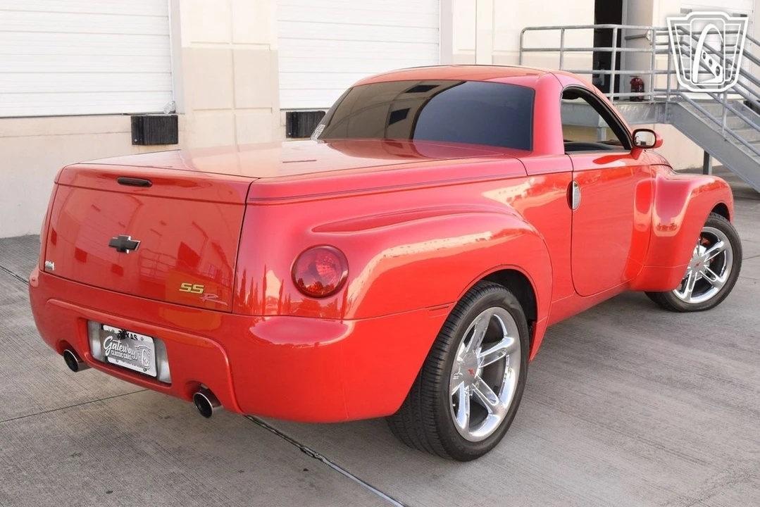 2005 Chevrolet SSR - Image 25 of 31