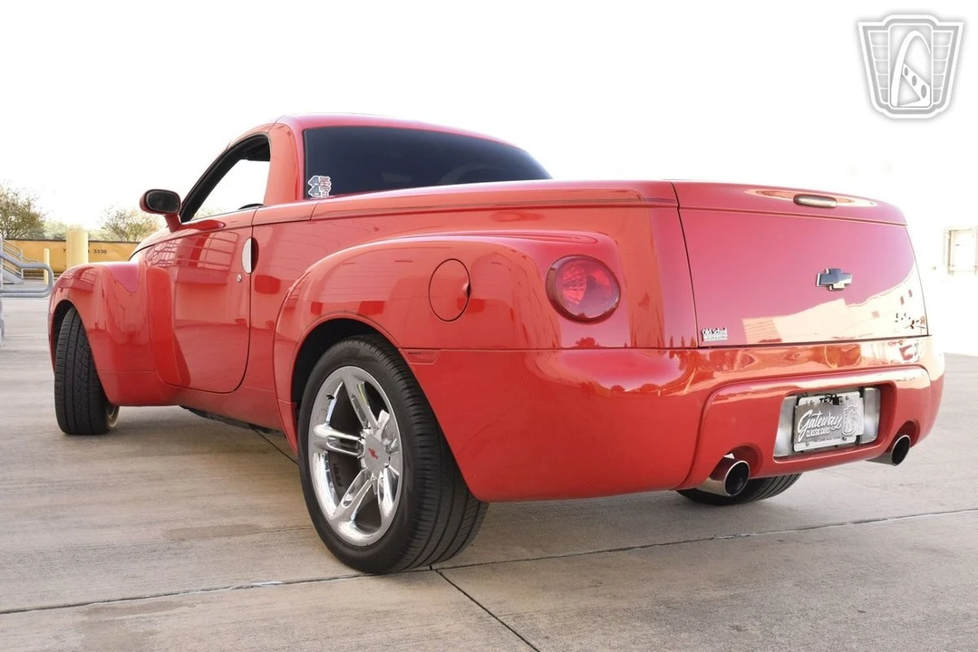 2005 Chevrolet SSR - Image 20 of 31