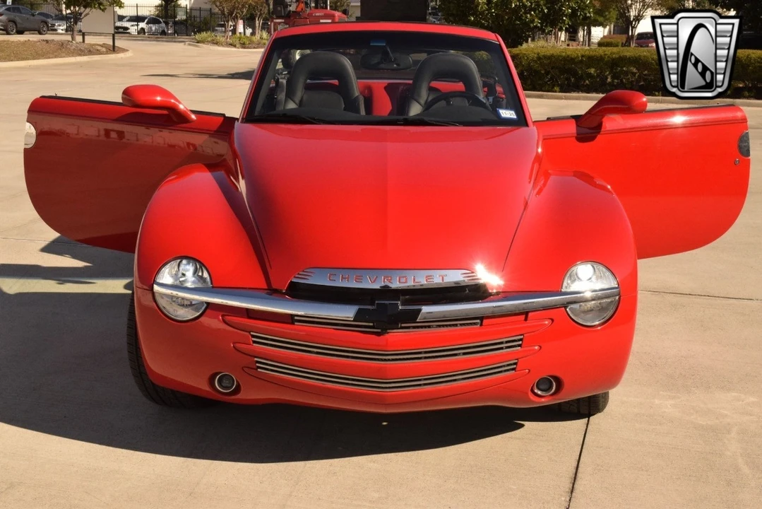 2005 Chevrolet SSR - Image 4 of 12