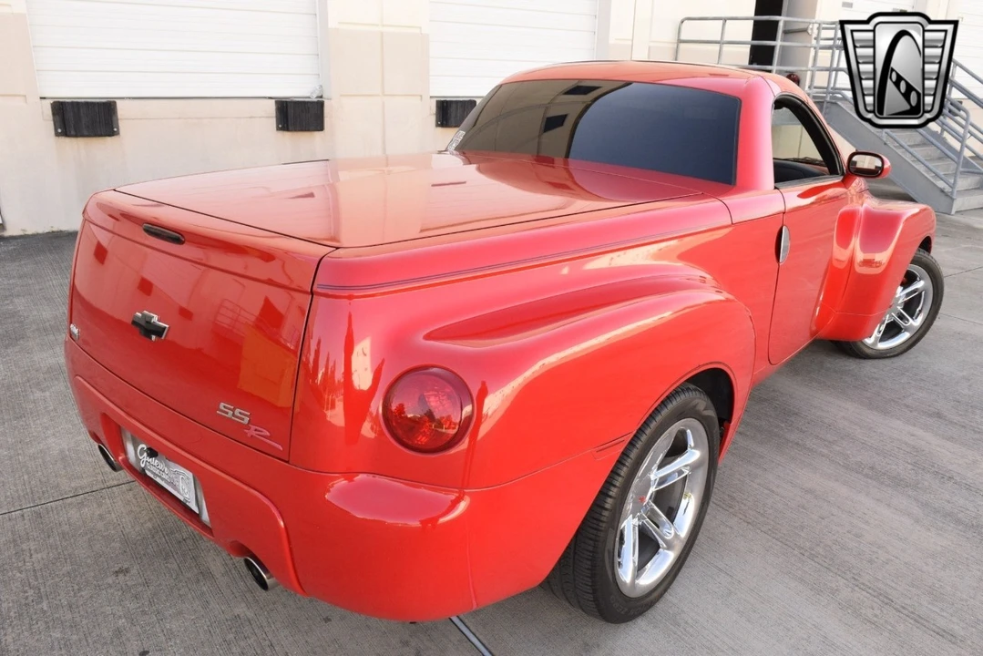 2005 Chevrolet SSR - Image 13 of 21