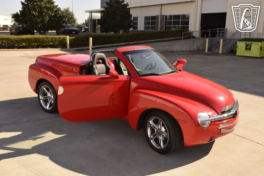 2005 Chevrolet SSR - Image 13 of 31