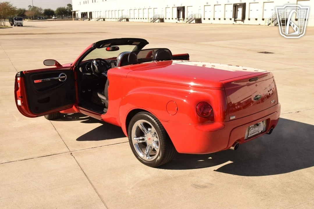 2005 Chevrolet SSR - Image 11 of 12