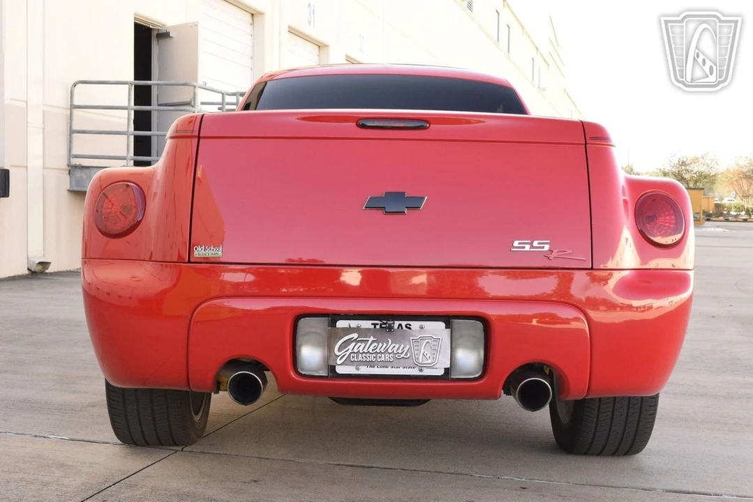 2005 Chevrolet SSR - Image 23 of 31