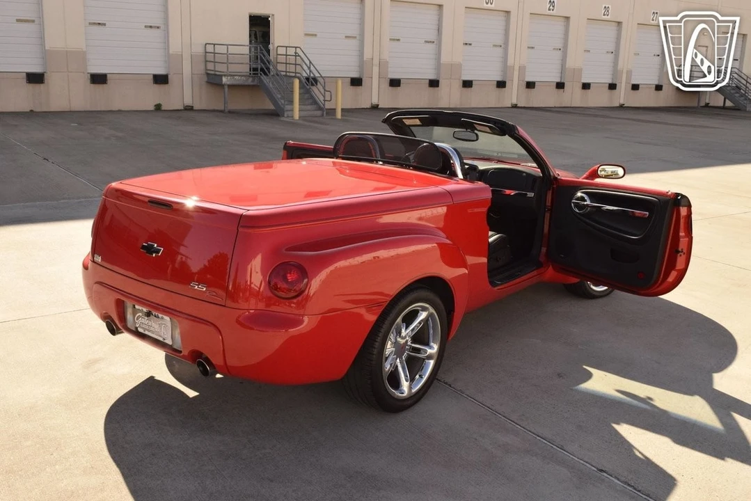 2005 Chevrolet SSR - Image 12 of 31