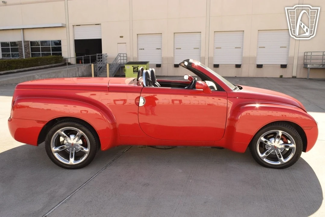 2005 Chevrolet SSR - Image 7 of 31