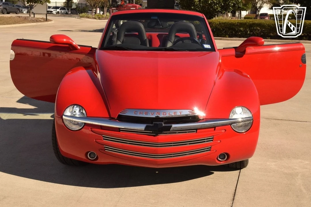 2005 Chevrolet SSR - Image 9 of 12