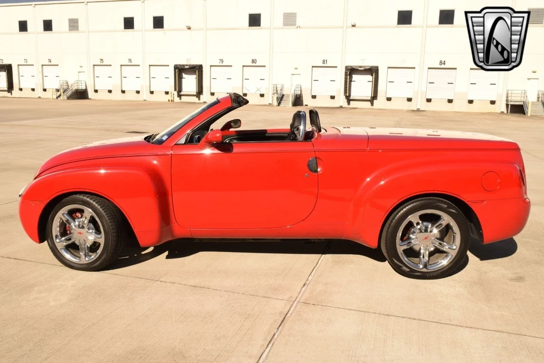 2005 Chevrolet SSR - Image 3 of 12