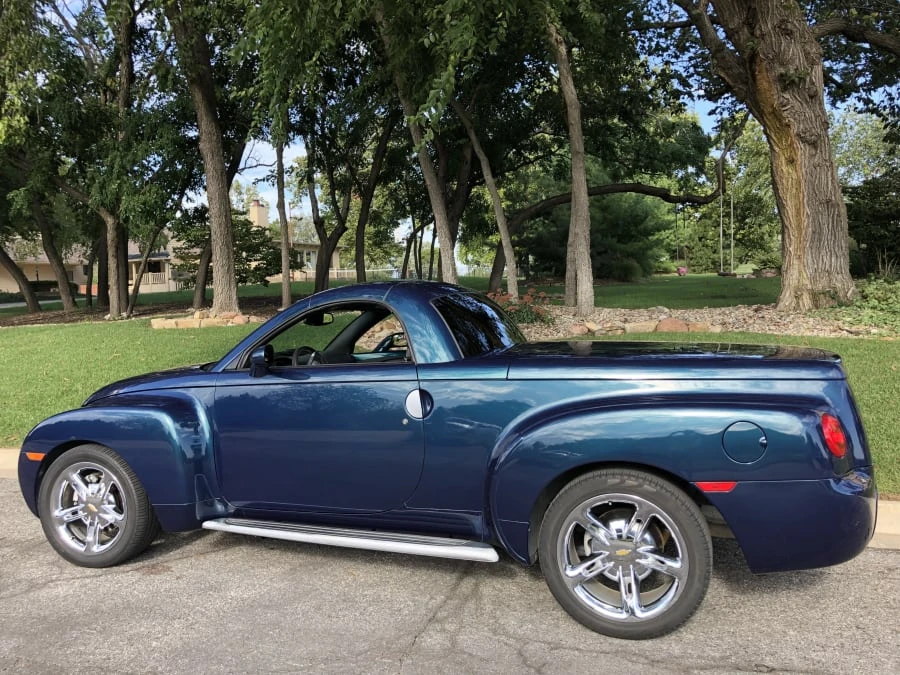 2005 Chevrolet SSR - Image 2 of 12