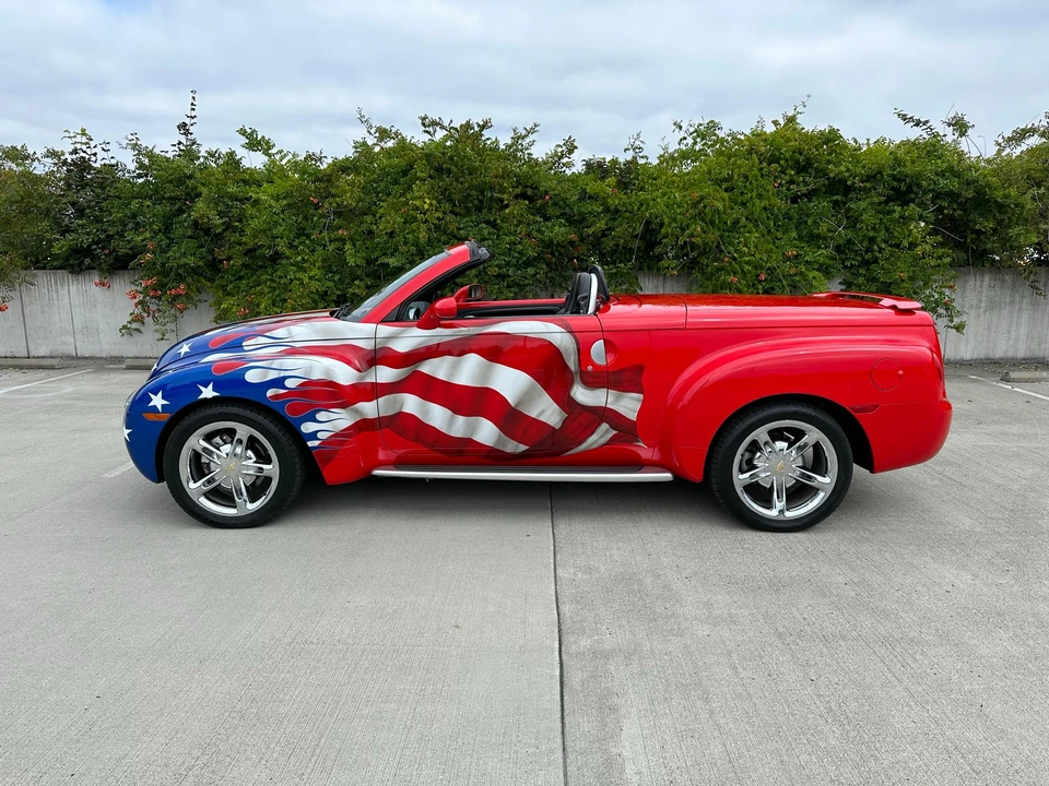 2005 Chevrolet SSR - Image 8 of 31