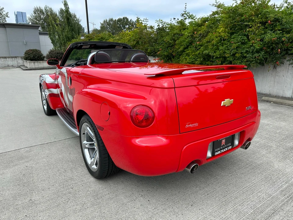 2005 Chevrolet SSR - Image 10 of 31