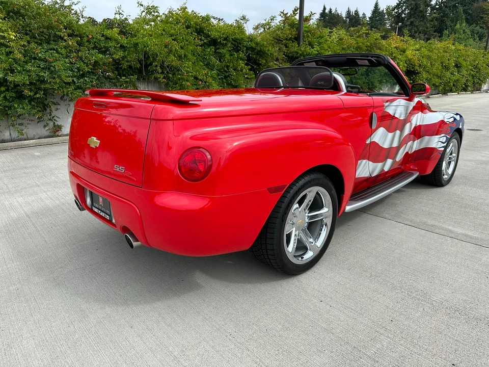 2005 Chevrolet SSR - Image 12 of 31