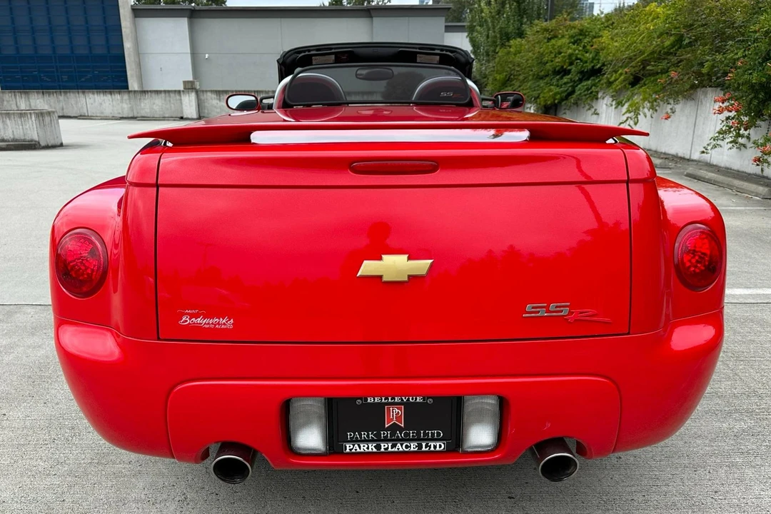 2005 Chevrolet SSR - Image 5 of 31