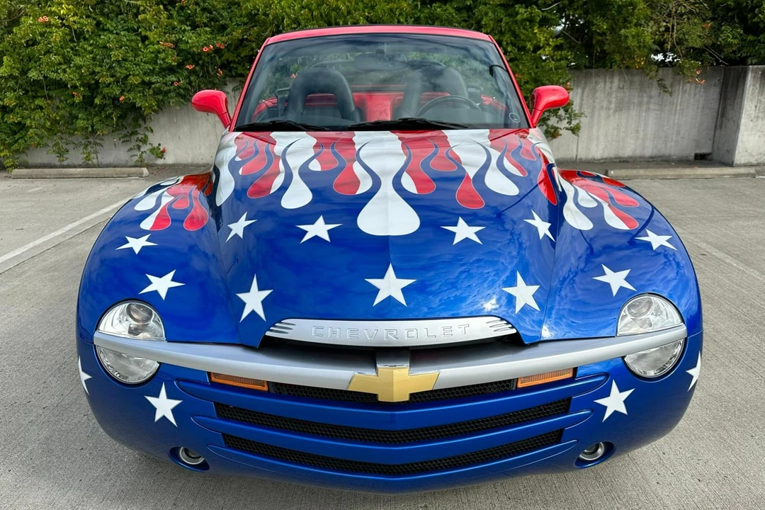 2005 Chevrolet SSR - Image 2 of 31