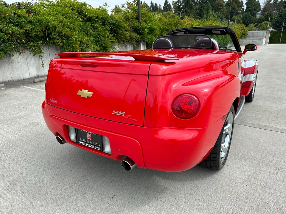 2005 Chevrolet SSR - Image 11 of 31