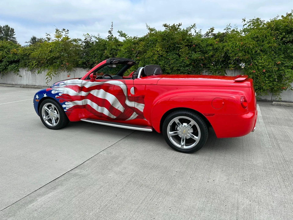 2005 Chevrolet SSR - Image 9 of 31