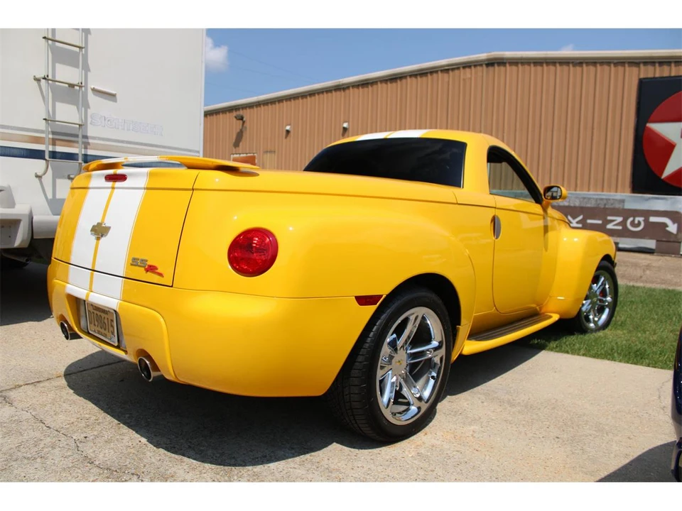 2005 Chevrolet SSR - Image 5 of 31