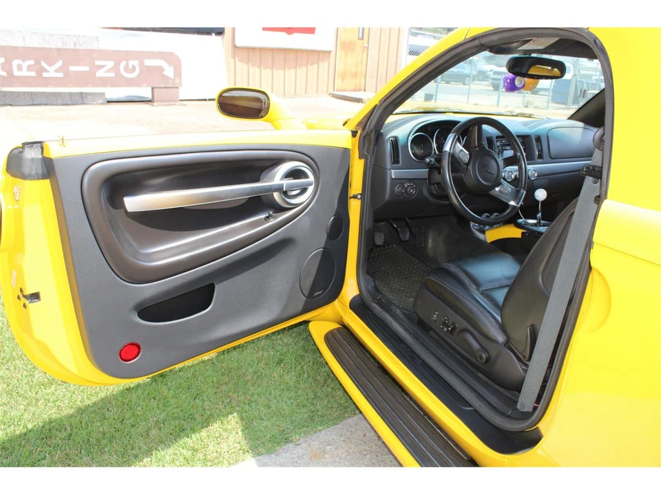 2005 Chevrolet SSR - Image 17 of 31