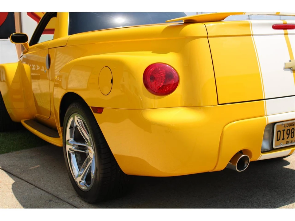 2005 Chevrolet SSR - Image 13 of 31