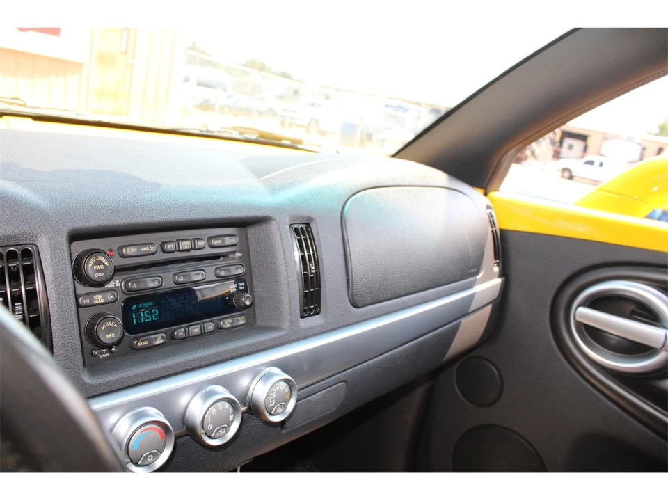2005 Chevrolet SSR - Image 21 of 31
