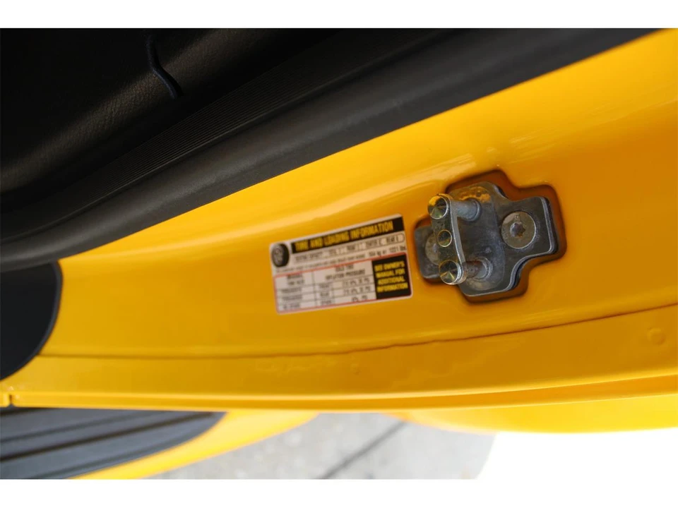 2005 Chevrolet SSR - Image 27 of 31