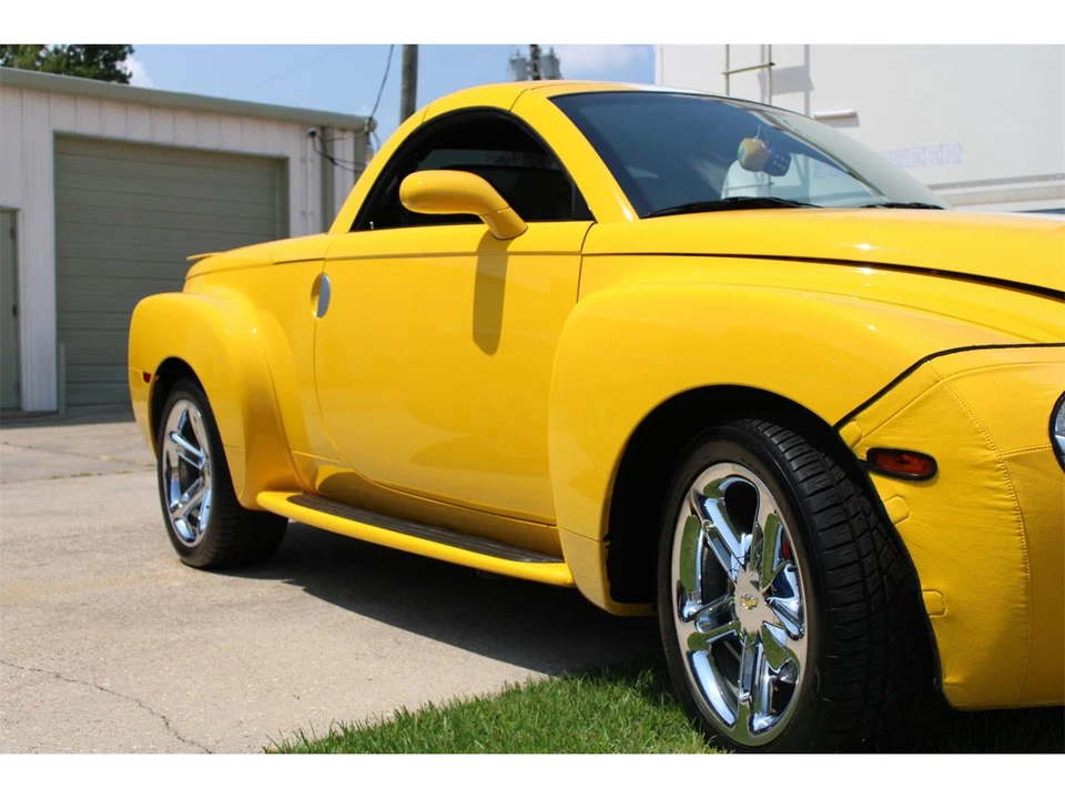 2005 Chevrolet SSR - Image 7 of 31