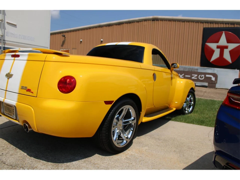 2005 Chevrolet SSR - Image 15 of 31
