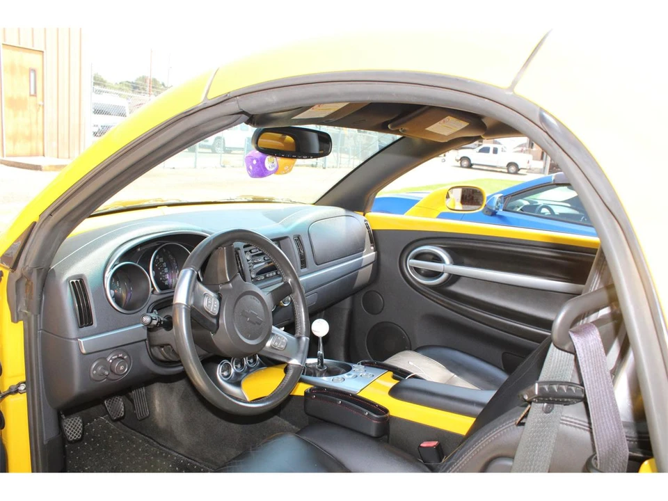 2005 Chevrolet SSR - Image 18 of 31