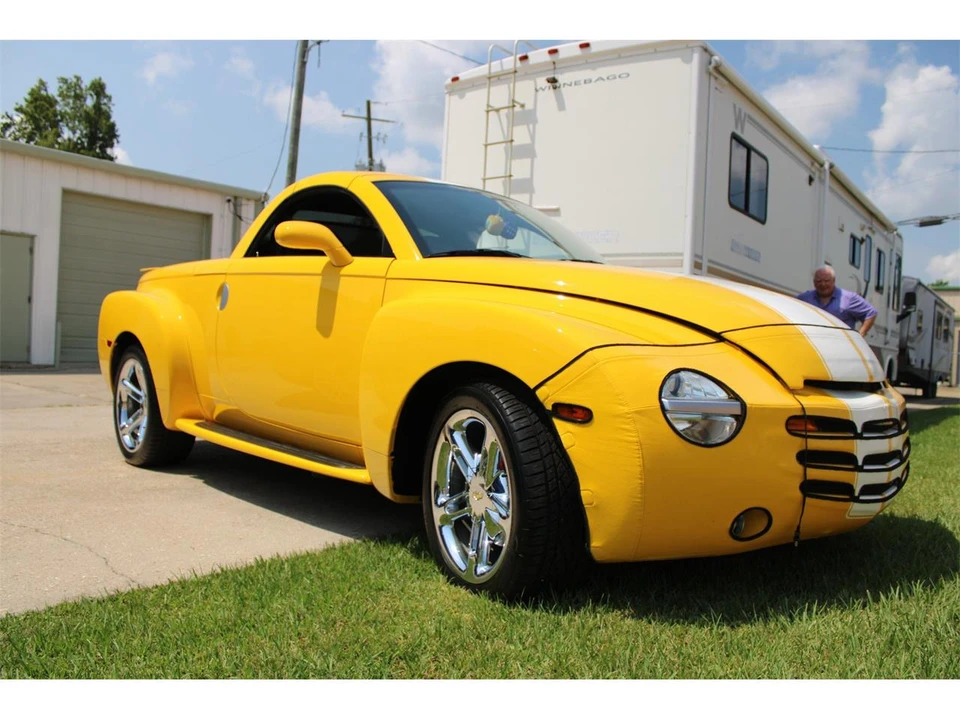 2005 Chevrolet SSR - Image 2 of 31