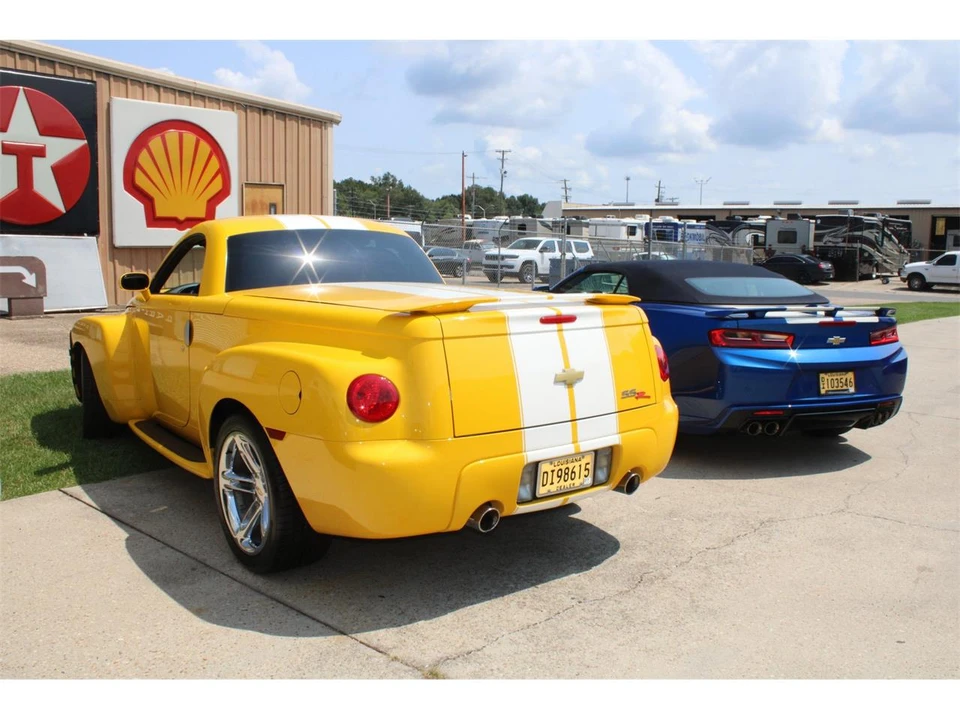 2005 Chevrolet SSR - Image 4 of 31