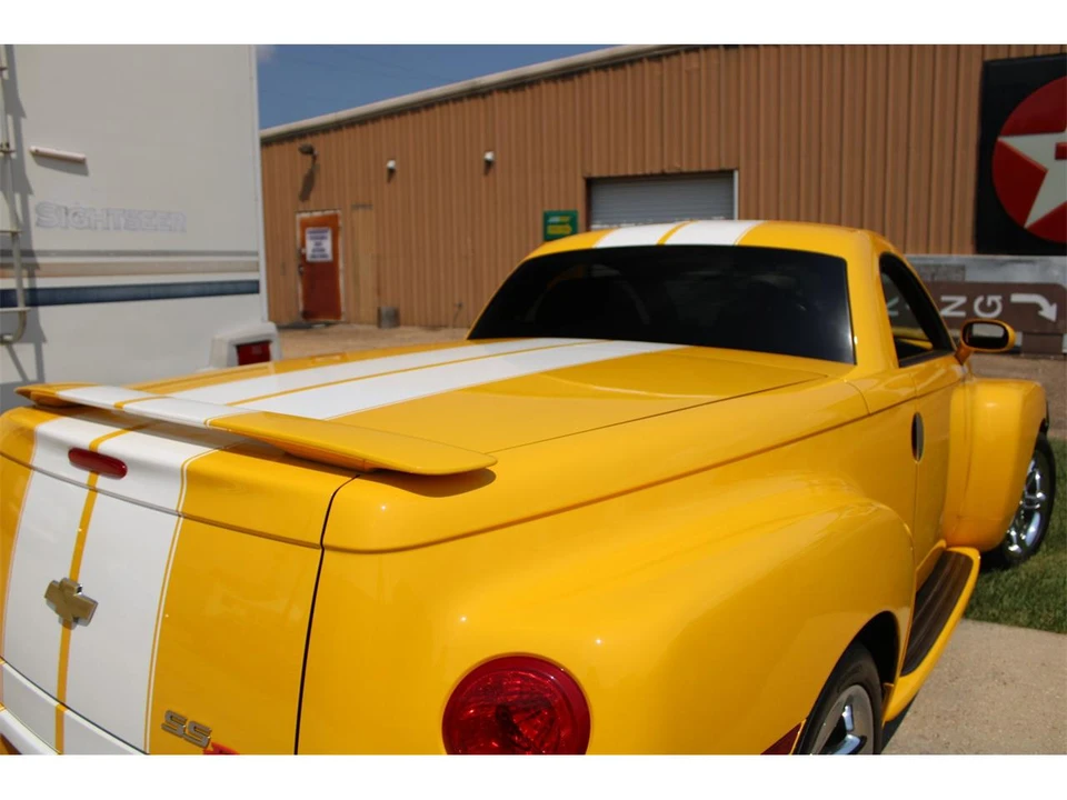 2005 Chevrolet SSR - Image 16 of 31