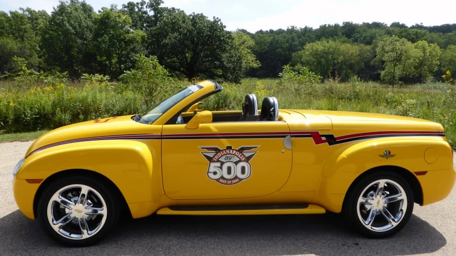 2005 Chevrolet SSR - Image 2 of 8