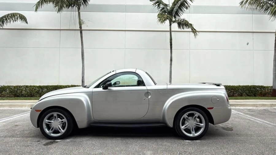 2005 Chevrolet SSR - Image 11 of 17